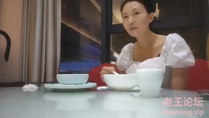 女主是个少妇，很骚的感觉，对白蛮有意思的.jpg